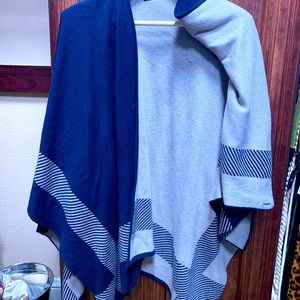 Cabi reversible wrap in navy/gray one size